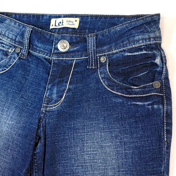 L.E.I. ♡ Dark Distressed "Ashley Trouble" Embroidered|Embellished Bling Jeans 3R - Picture 11 of 17